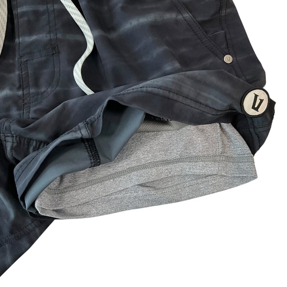 Vuori Kore Shorts Mens Waist 30 / Small Black Gray Striped Lined Drawstring - Picture 7 of 8